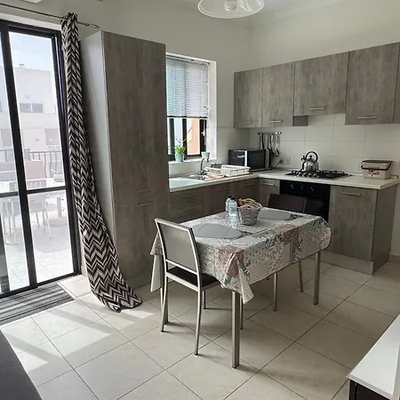 Cosy 2 Bedroom Penthouse With Terraces & Seaview סיינט פול ביי