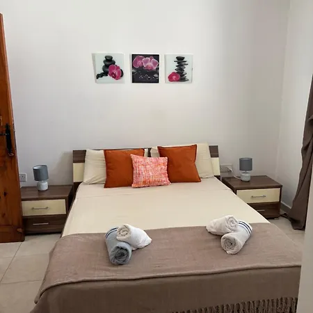 Sunny & Cosy 2 Bedroom Penthouse With Terraces St. Paul's Bay
