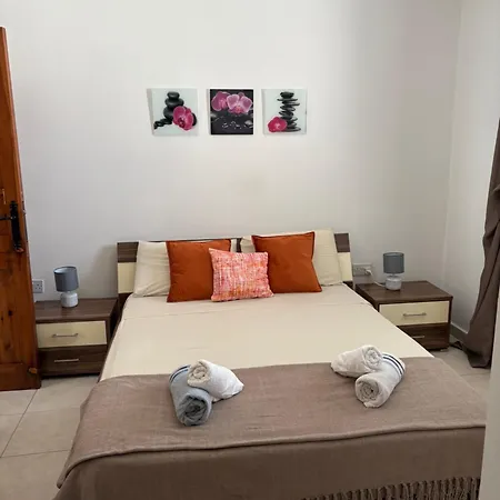 Sunny & Cosy 2 Bedroom Penthouse With Terraces * St. Paul's Bay