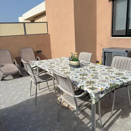 Apartmán Cosy 2 Bedroom Penthouse With Terraces & Seaview St. Paul's Bay