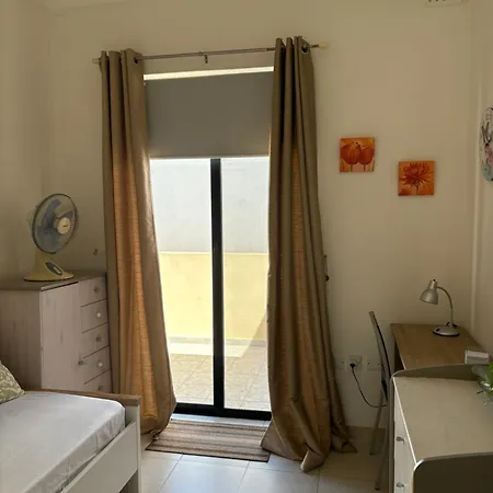 Cosy 2 Bedroom Penthouse With Terraces & Seaview Apartmán *