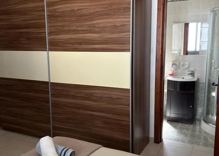 Cosy 2 Bedroom Penthouse With Terraces & Seaview * St. Paul's Bay