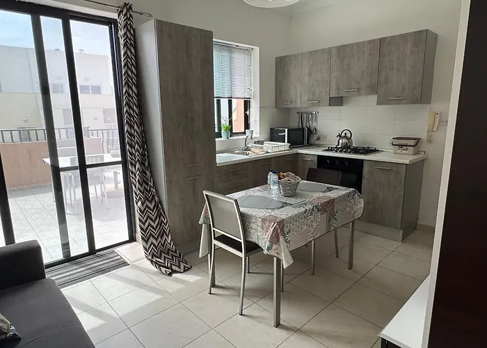 Cosy 2 Bedroom Penthouse With Terraces & Seaview San Pawl il-Baħar