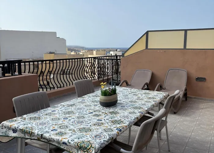 Appartamento Cosy 2 Bedroom Penthouse With Terraces & Seaview