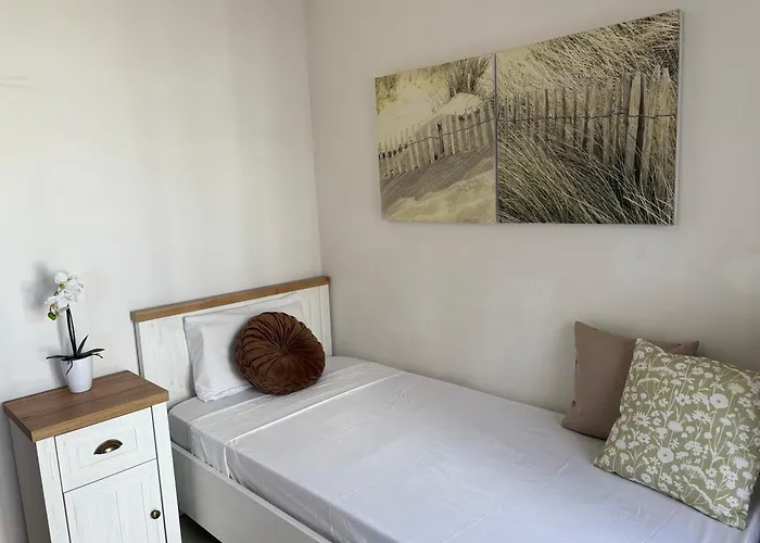 Cosy 2 Bedroom Penthouse With Terraces & Seaview Appartamento *