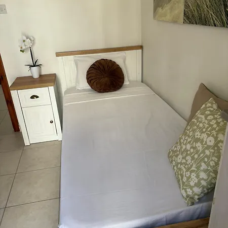 Apartment Cosy 2 Bedroom Penthouse With Terraces & Seaview *